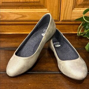 NWT Size 7 Wide Dr. Scholl's Giorgie Silver Shimmery Faux Leather Ballet Flats